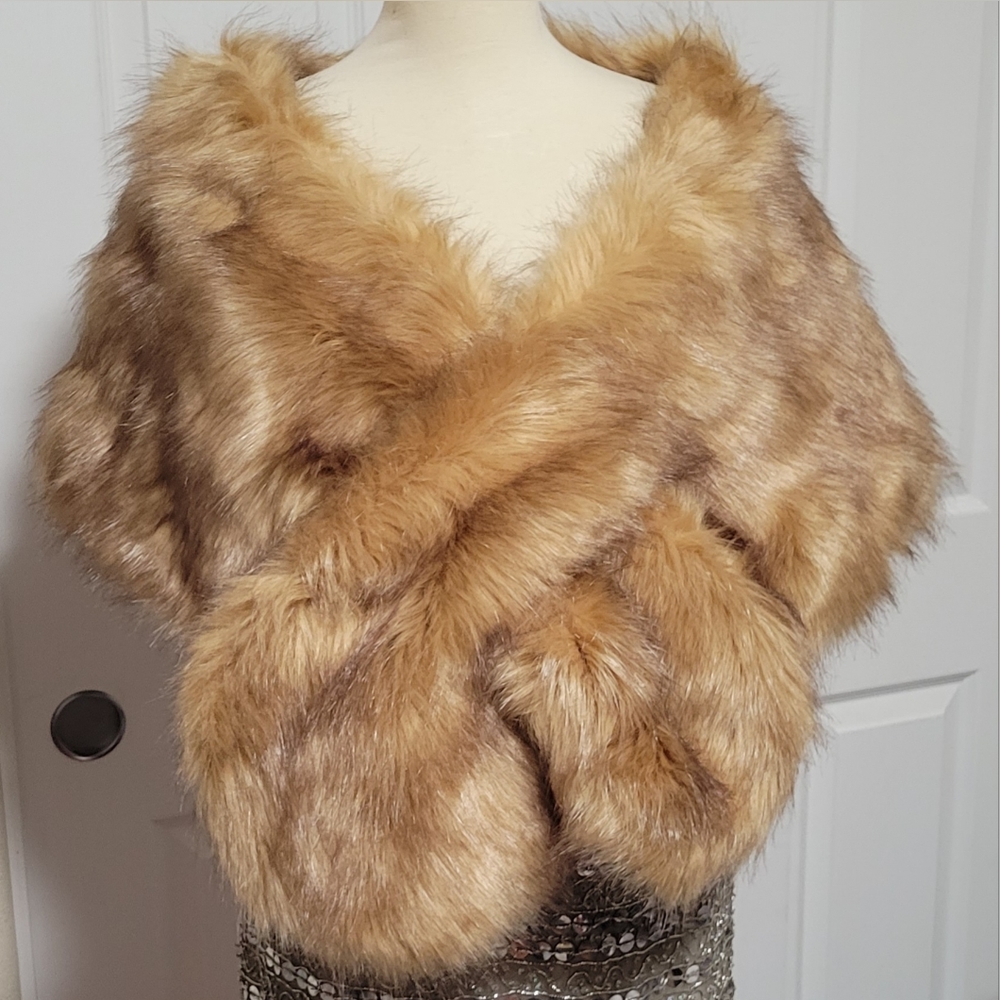 Jolie Moi fur wrap